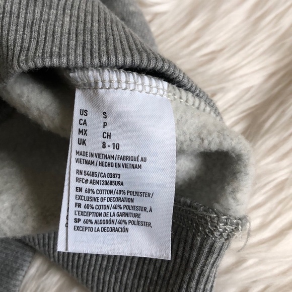 AE gray penguin 🐧 sweater - Picture 6 of 8